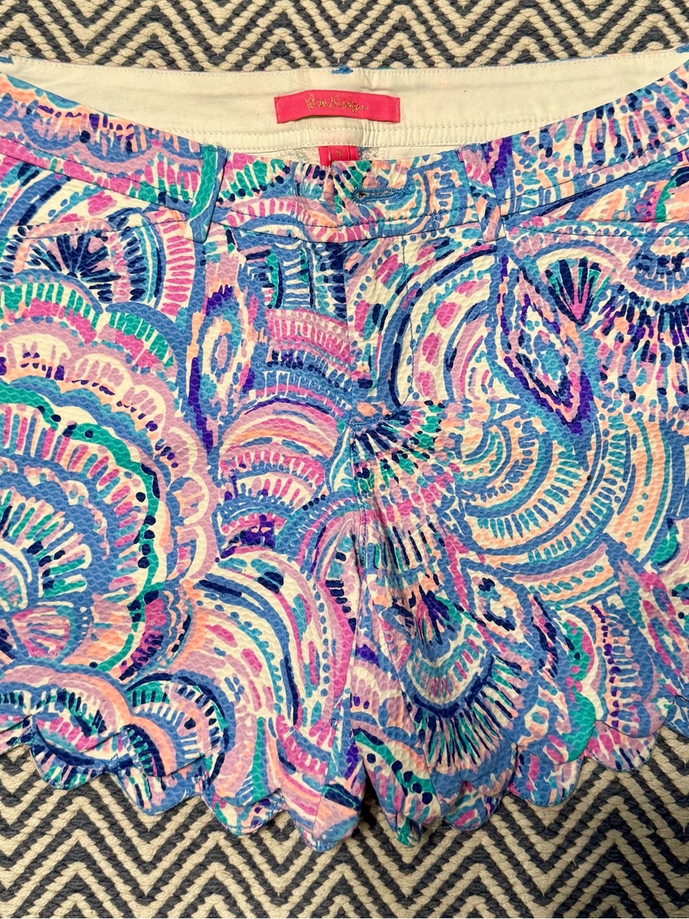 NWOT- Lilly Pulitzer Scallop Hem Printed Shorts - Size 2